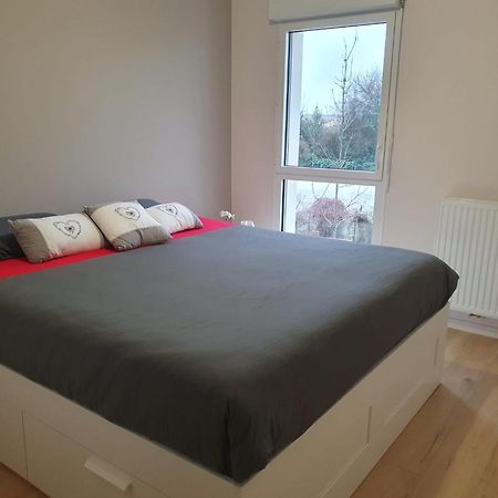 Appartement A Floirac Avec 2 Chambres, Un Parking Prive, Une Terrasse, A 5 Minutes En Voiture De L'Arkea Arena De Bordeaux Zewnętrze zdjęcie