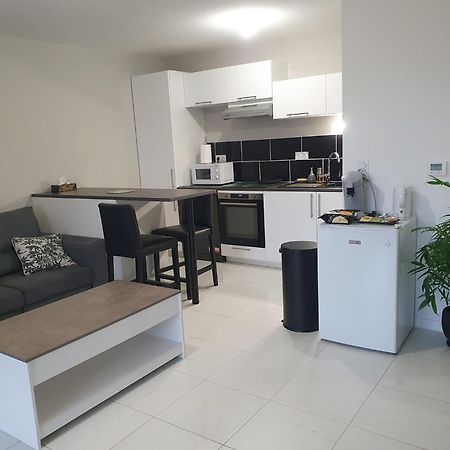 Appartement A Floirac Avec 2 Chambres, Un Parking Prive, Une Terrasse, A 5 Minutes En Voiture De L'Arkea Arena De Bordeaux Zewnętrze zdjęcie