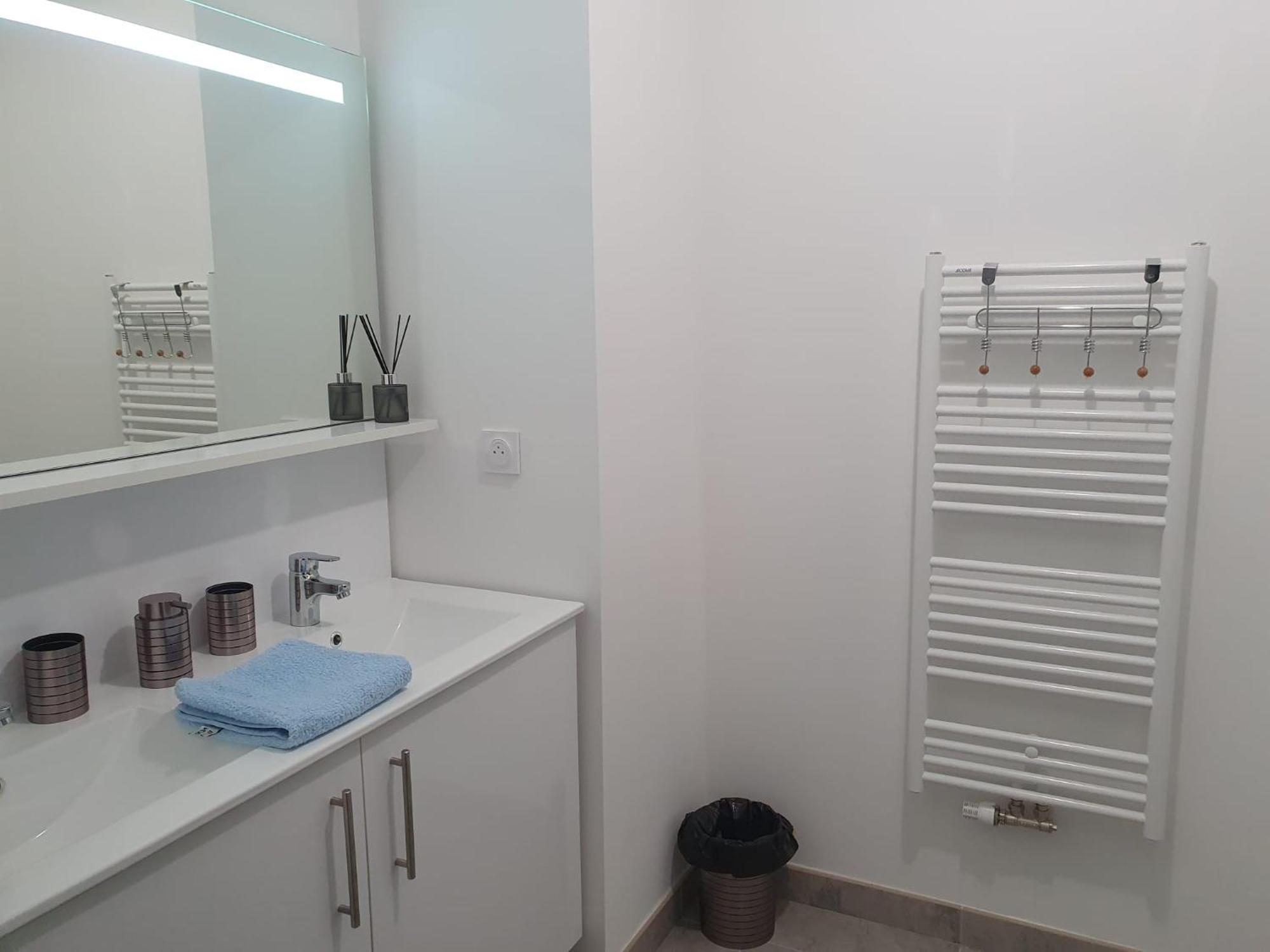 Appartement A Floirac Avec 2 Chambres, Un Parking Prive, Une Terrasse, A 5 Minutes En Voiture De L'Arkea Arena De Bordeaux Zewnętrze zdjęcie