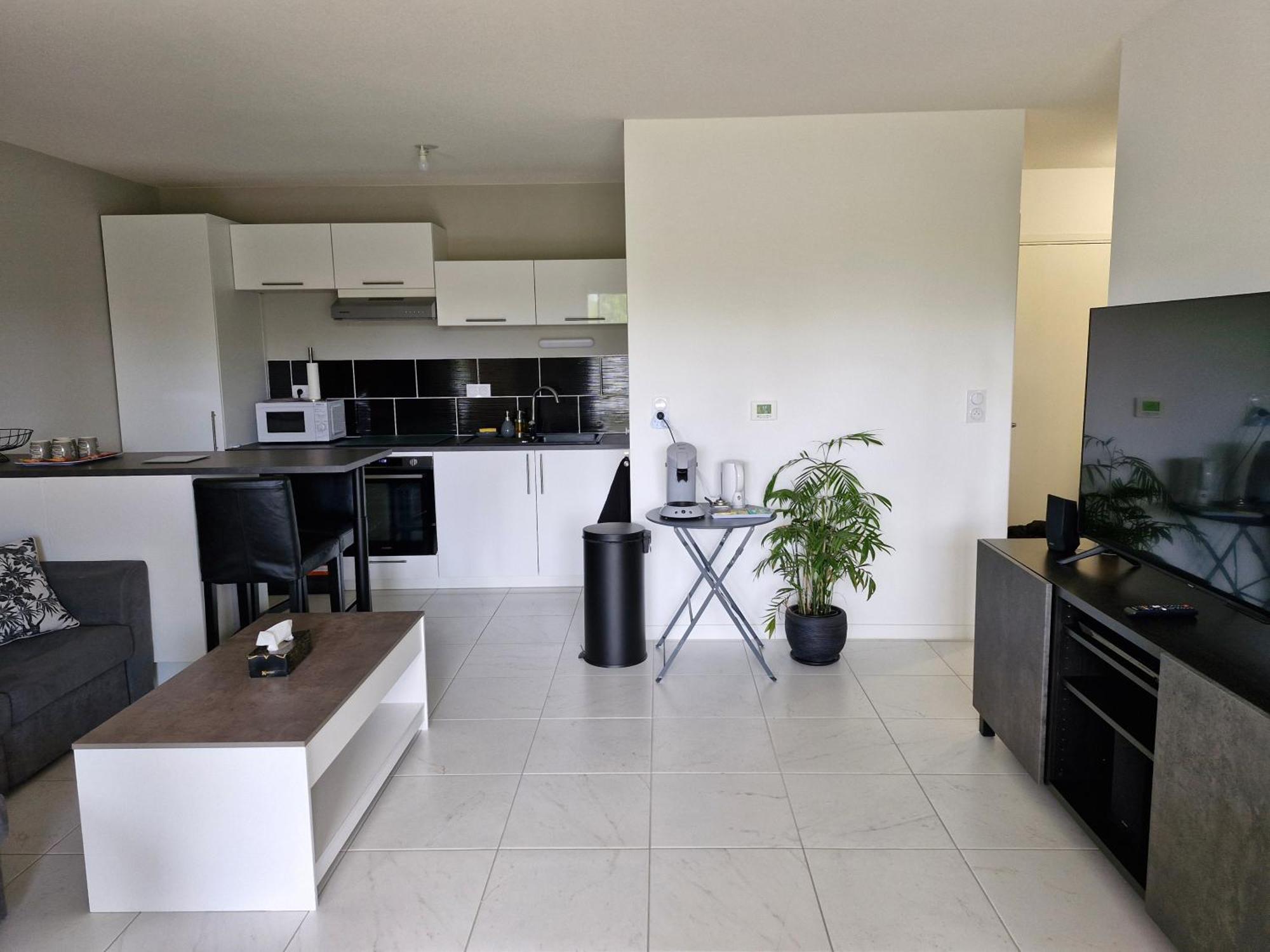 Appartement A Floirac Avec 2 Chambres, Un Parking Prive, Une Terrasse, A 5 Minutes En Voiture De L'Arkea Arena De Bordeaux Zewnętrze zdjęcie